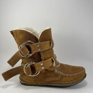 Quoddy Double Ring Twin Strap Shearling Boots Womens Size 8 Tan Suede Winter
